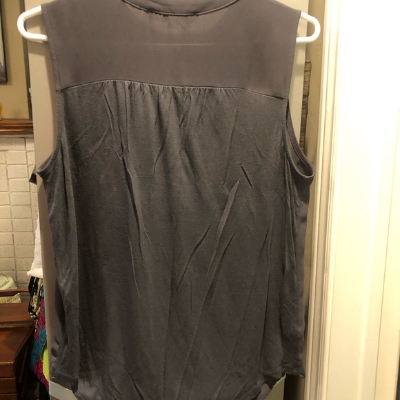 LOFT Dark Gray Sleeveless Blouse Size Medium Petite - Picture 3 of 5